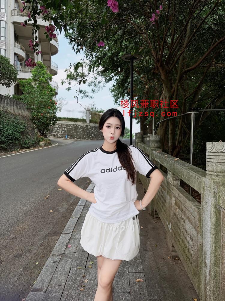 粉嫩多汁学妹短期兼职