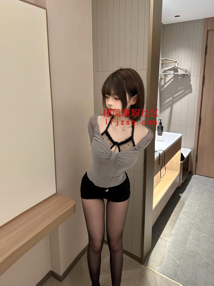 嫩逼小甜妹兼职