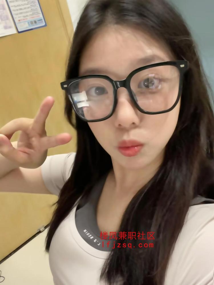 兼职清纯女