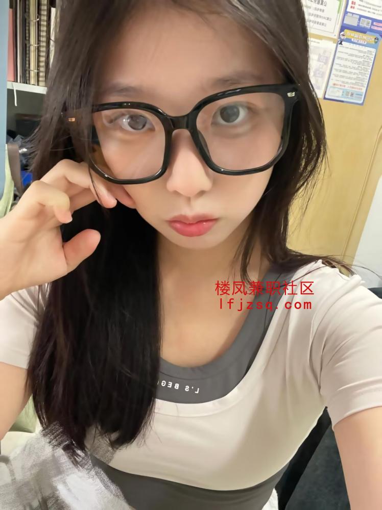 兼职清纯女