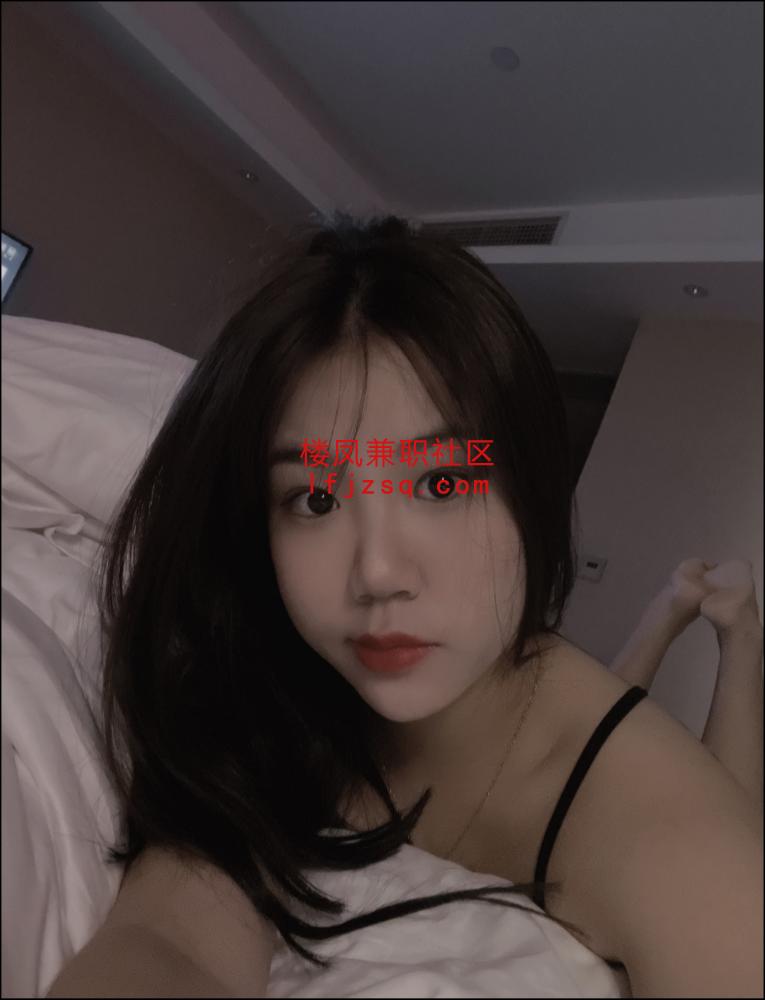 南开舌吻嫩妹
