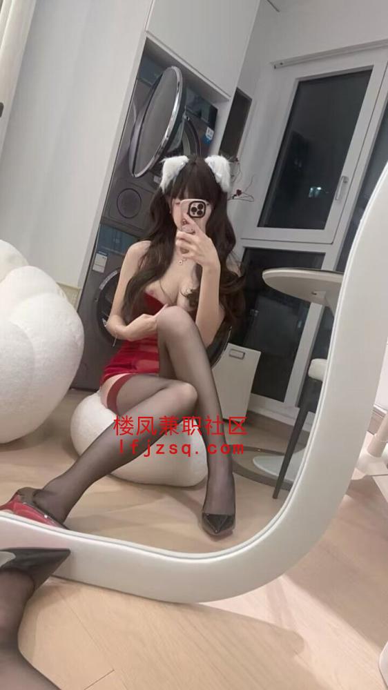 无锡粉嫩鲍逼萝莉校外兼职三点粉嫩主动配合（可69内射带体检报告）