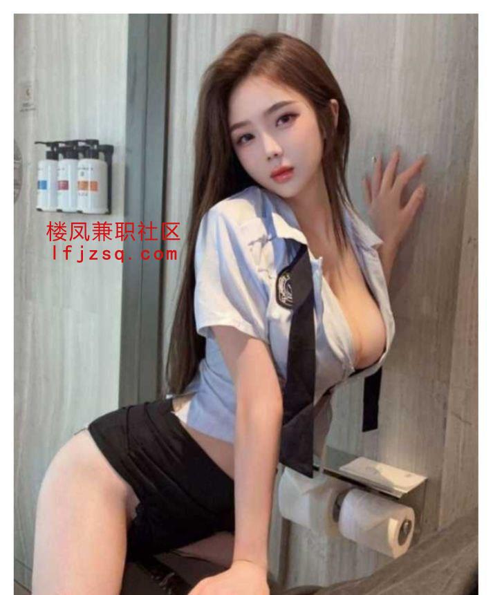 清纯白皙大奶小妹兼职