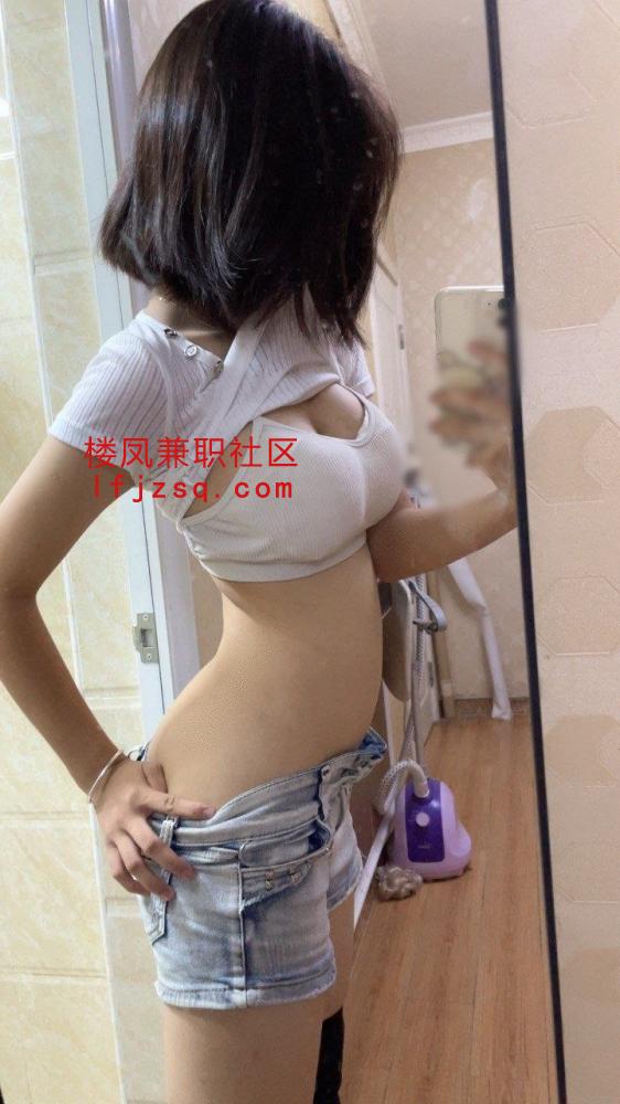 第一次约到嫩模妹妹 长腿翘臀主动配合爽翻天，非常满意的一次出击