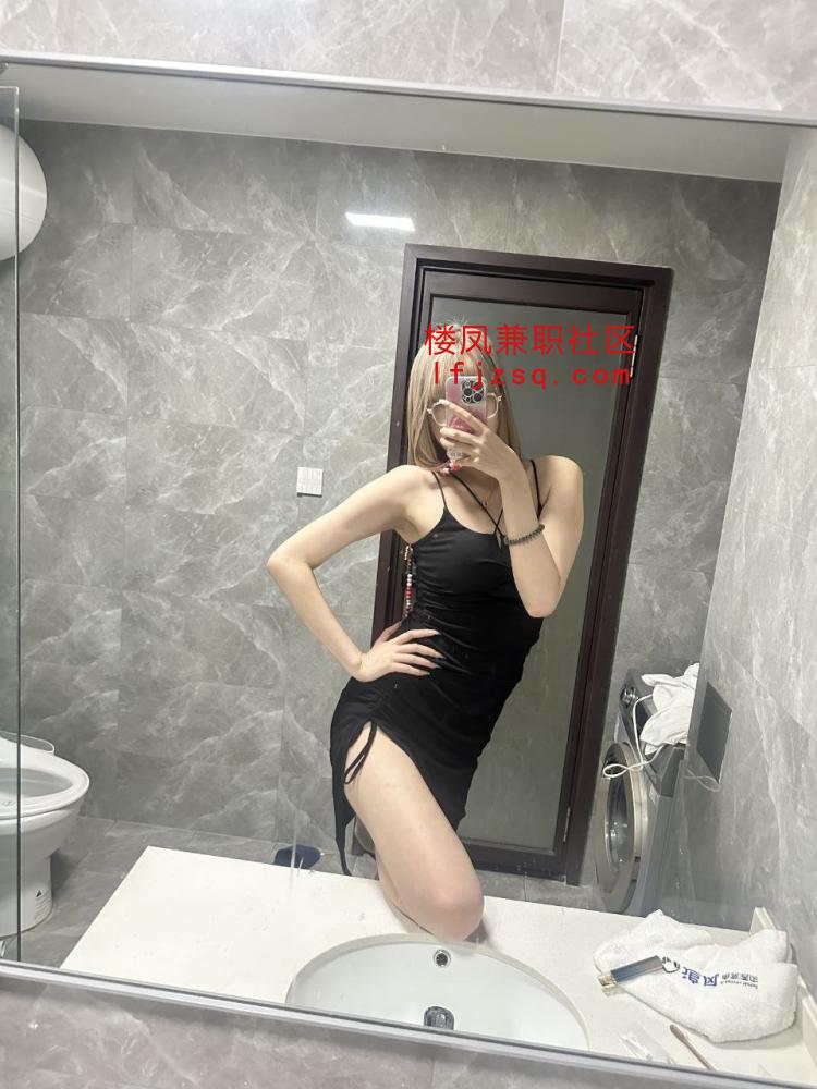 大长腿兼职 小妹自带公寓 小女孩真实一条龙服务