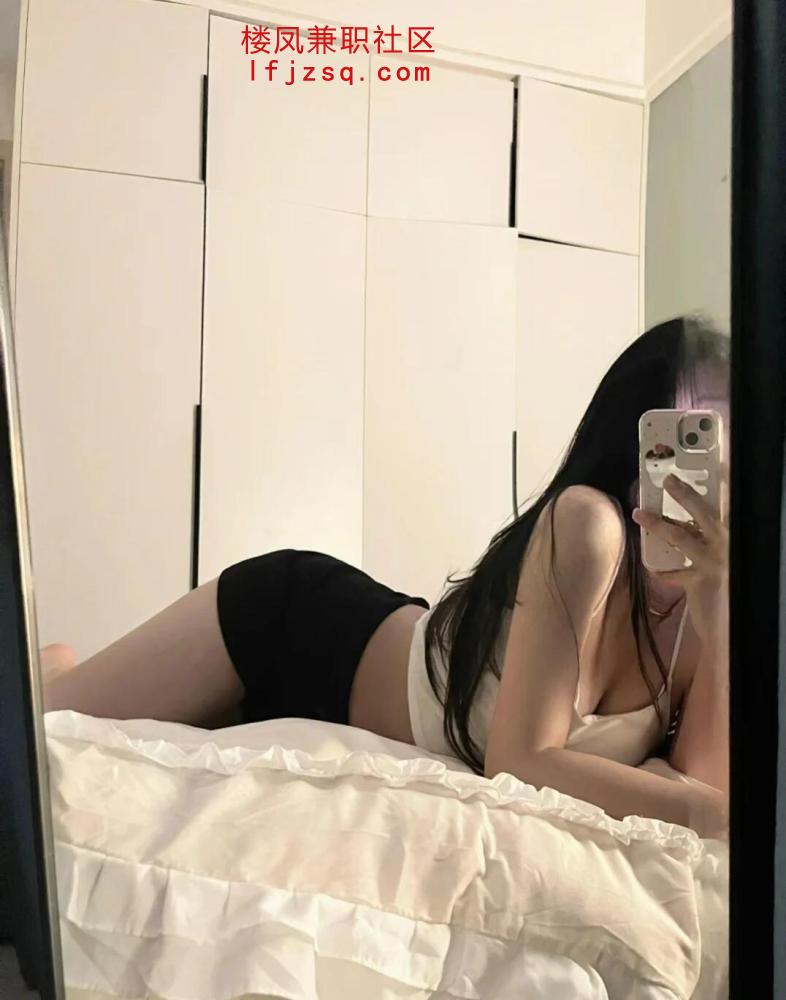 推荐极品小嫩妹鲍鱼肥美水超多可以上门