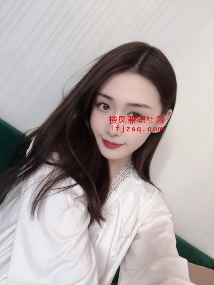 易高潮蜜桃臀性感闷骚长腿