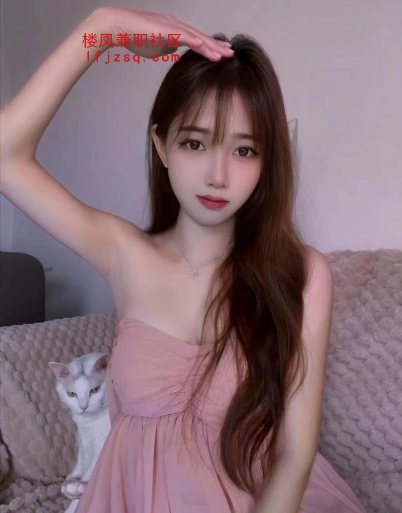 清纯甜美学妹短期兼职