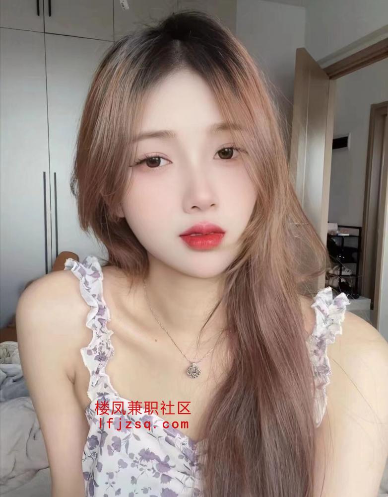 清纯甜美学妹短期兼职