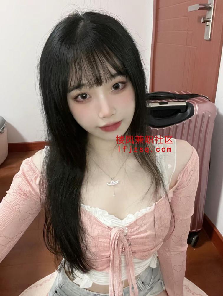 娇躯灵动十分诱人小骚妹