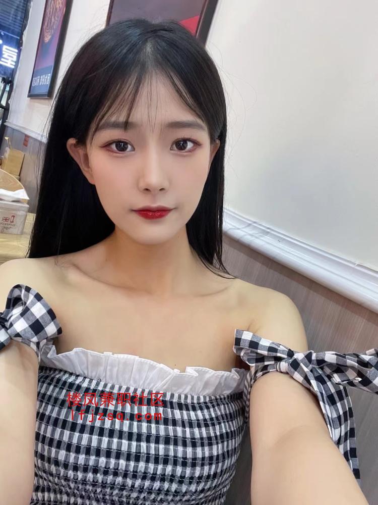 气质高颜值大长腿美女