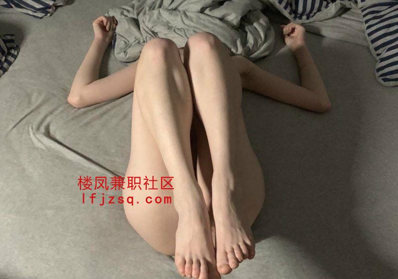 哈尔滨刚下海小妹性格温柔 迷情投入粉嫩桃穴，极度敏感易湿 (可上门)