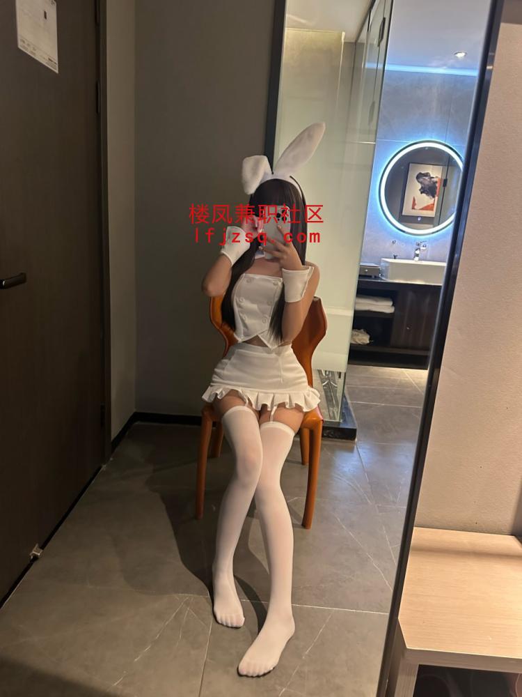 极品兼职妹妹三点粉嫩鲍鱼紧致淫水多听话配合