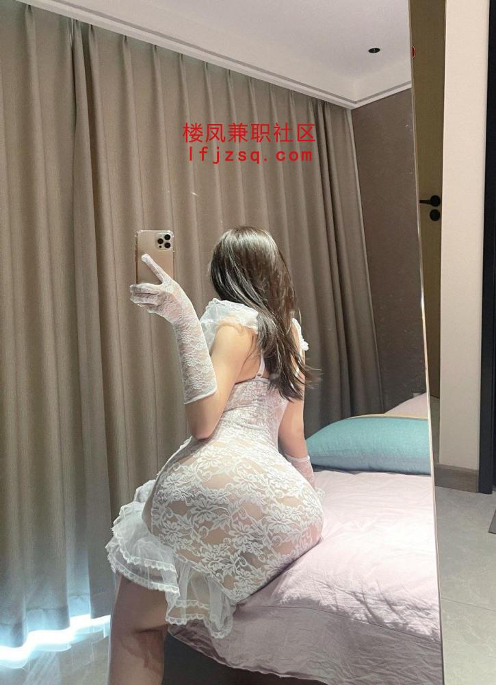 天津分享二十岁左右粉嫩多汁妹妹逼逼水多