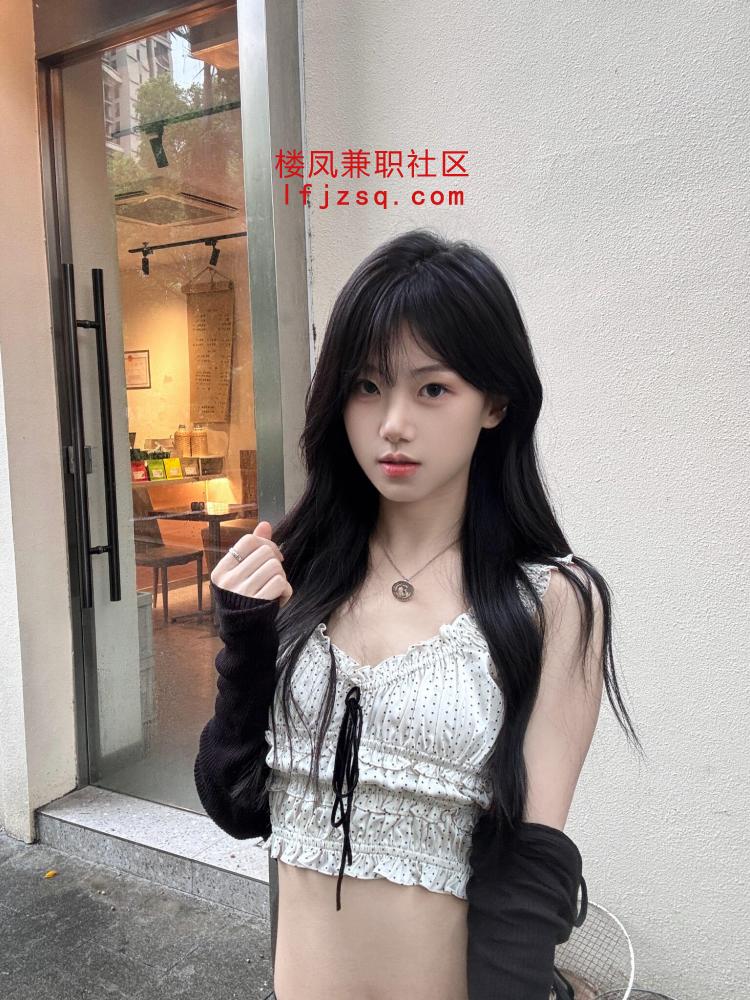 年轻小姑娘柔韧性足
