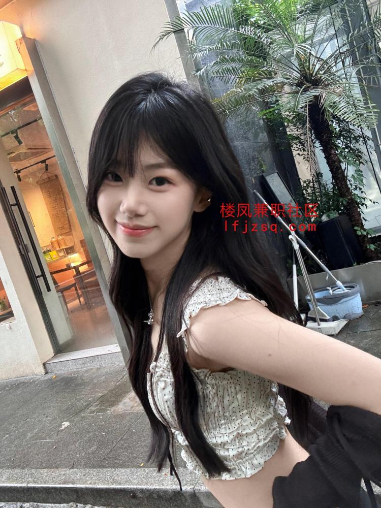 年轻小姑娘柔韧性足