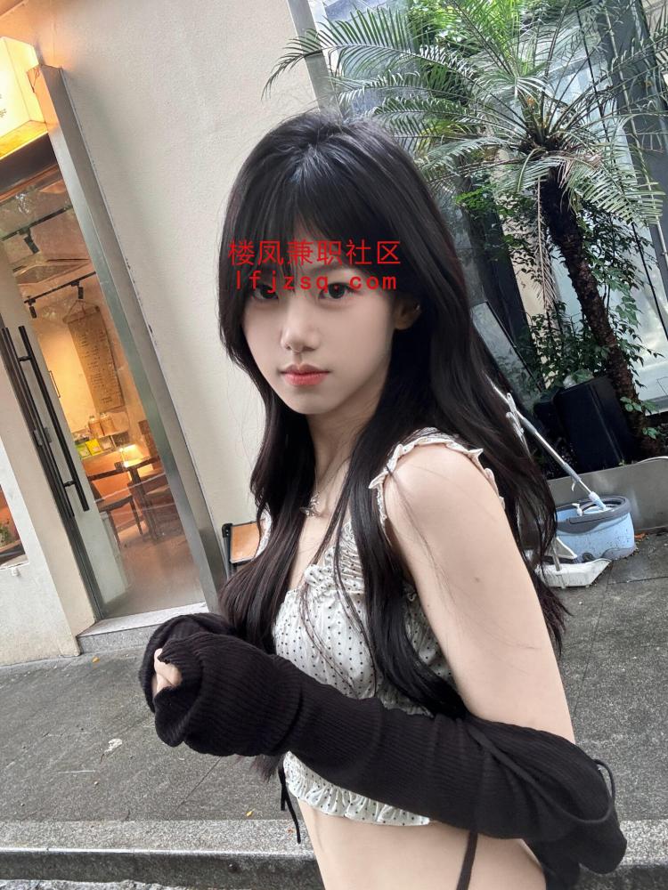 年轻小姑娘柔韧性足