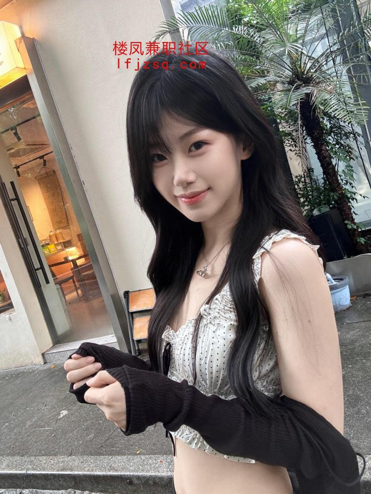 年轻小姑娘柔韧性足