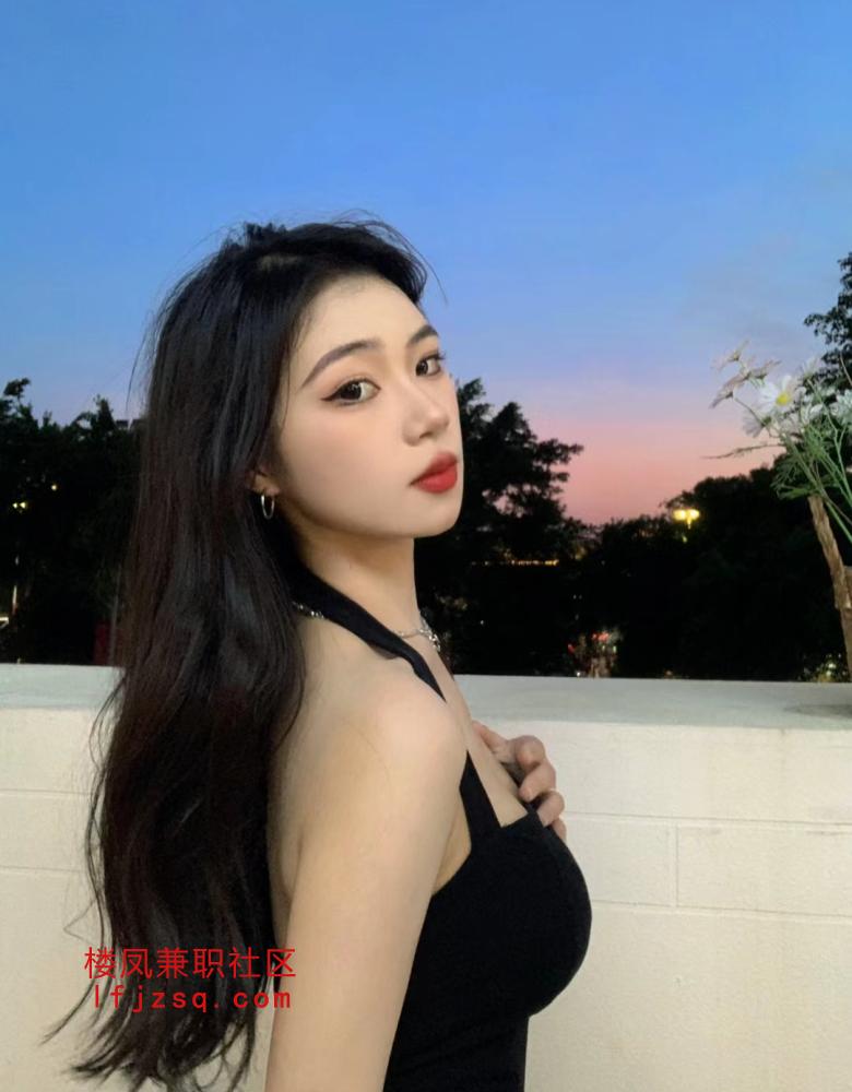 小嫩逼操起来真爽，水多耐操口活好