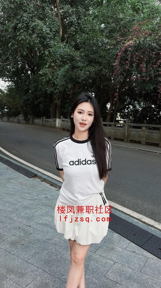 刚做不久的粉妹子