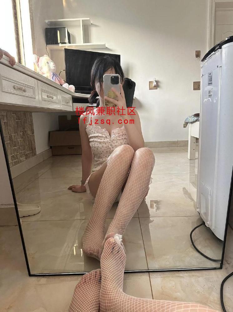 廊坊超值的热情主动，妹妹桃穴粉嫩身材极品会玩放得开，超爽的！