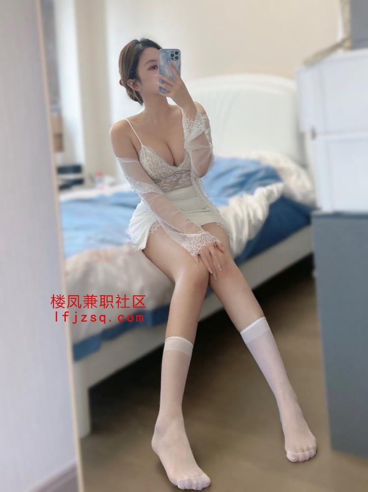 佛山尤物极品鲍鱼超级粉妹妹，巨乳小母狗会潮喷