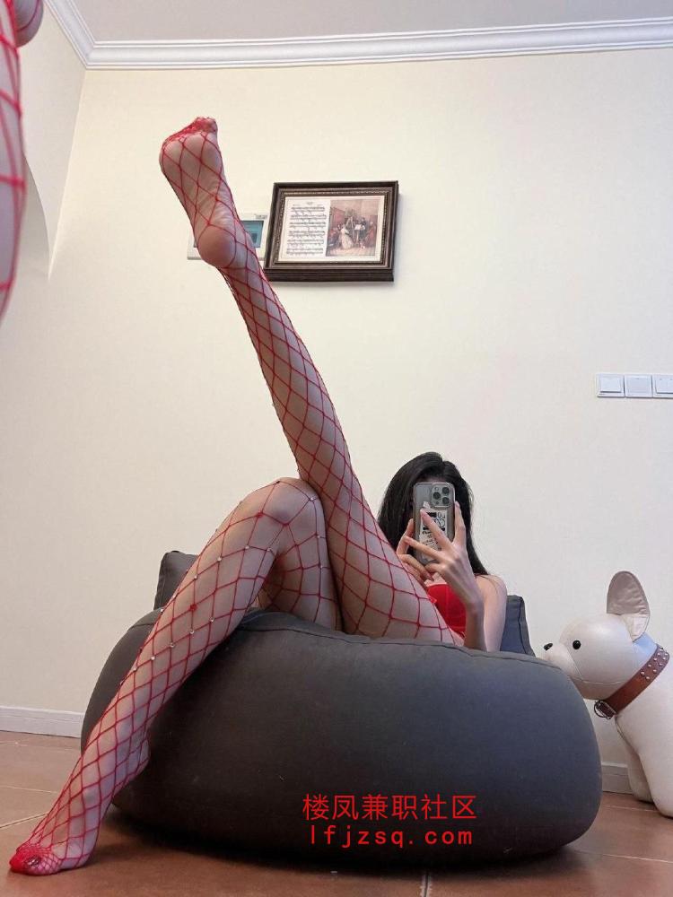 三亚反差婊小姐姐，顶级身材情趣套装诱惑，床上淫荡叫声动听
