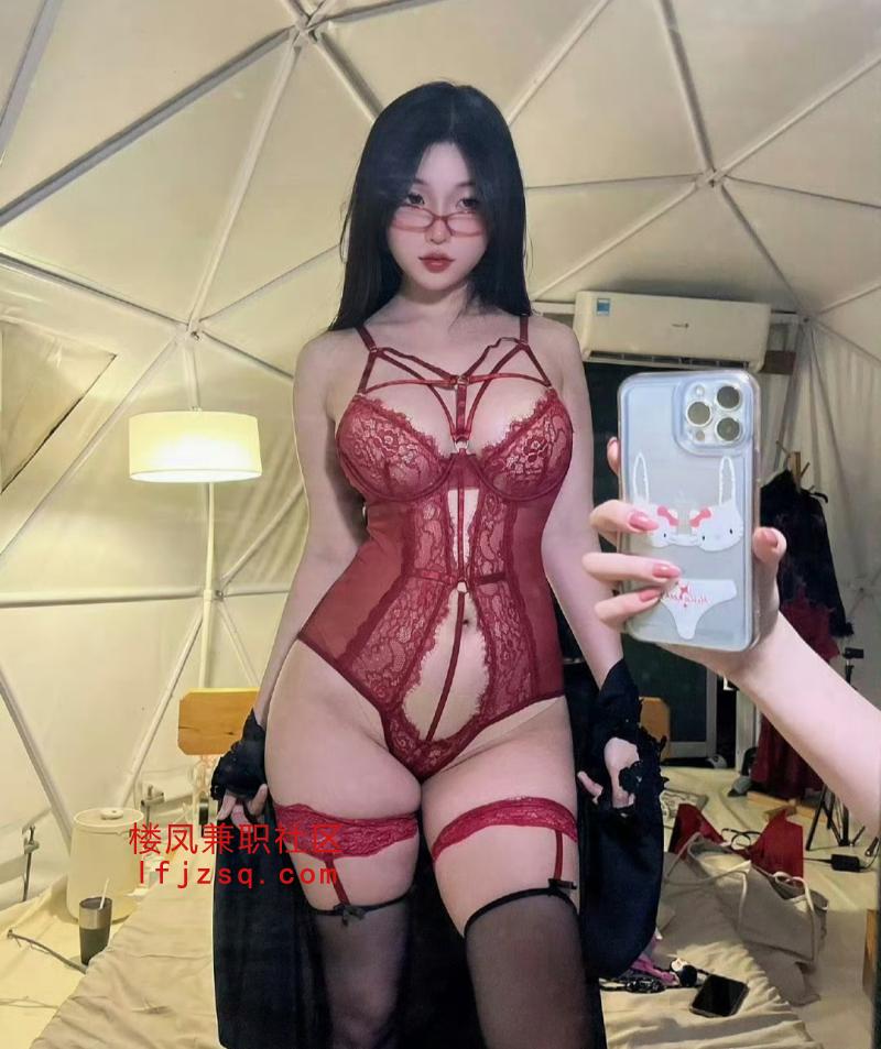 爆乳蜜桃翘臂胸大