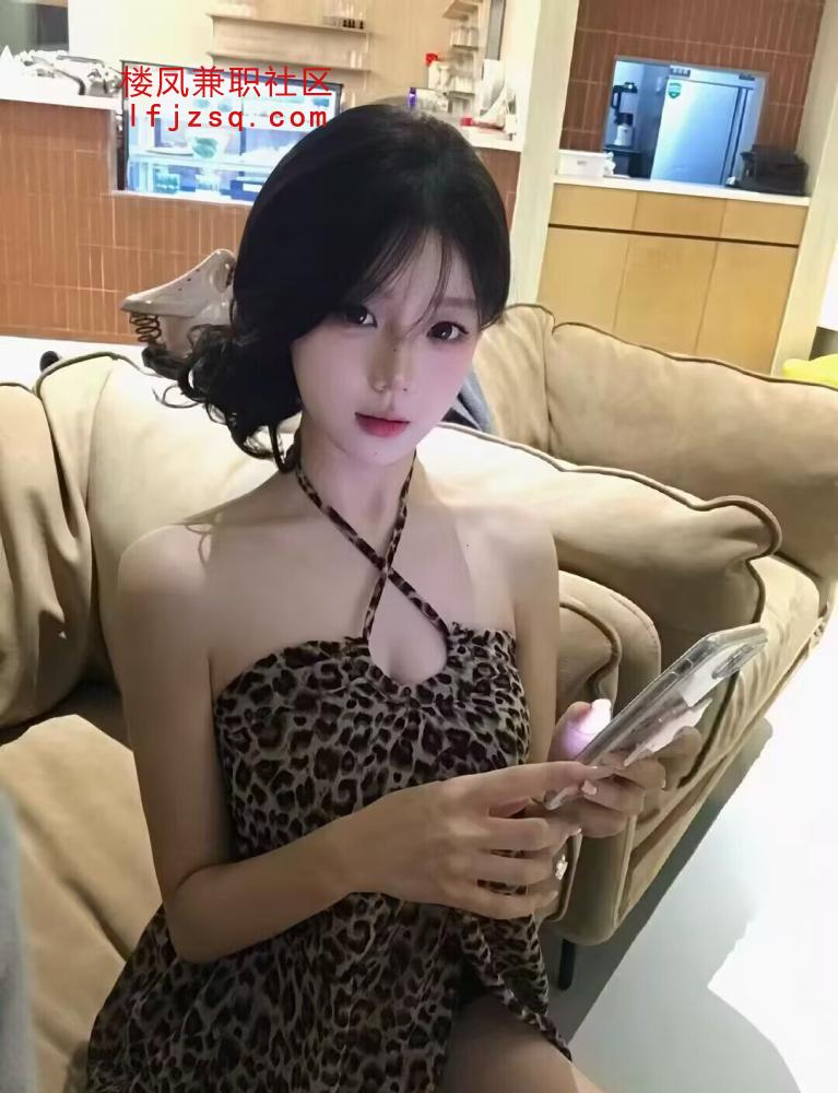 嫩妹粉嫩小B水汪汪的惹人疼爱