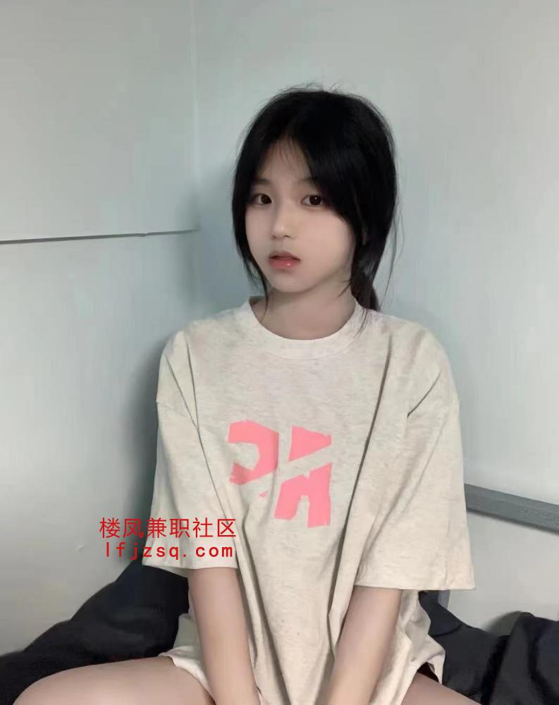 粉嫩学生邻家小妹刚破处下海