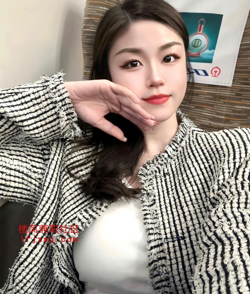 妩媚多姿五官很精致嫩茶