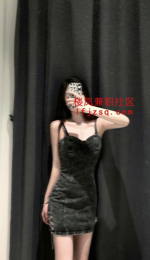 妩媚多姿五官很精致嫩茶