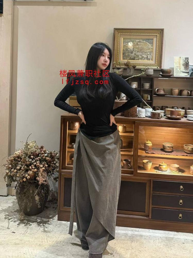 宜昌市超美舞蹈老师身材前凸后翘看着十分有感觉，口活挺不错的，蛋蛋舔的特别舒畅