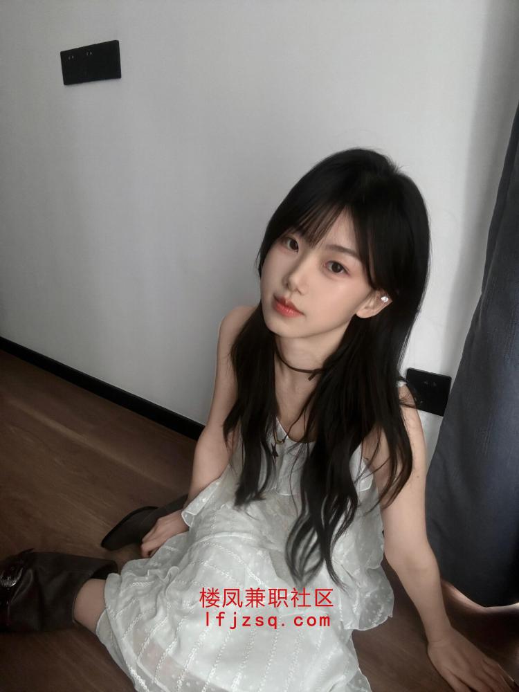 嫩妹三点粉会夹会吸口技一流