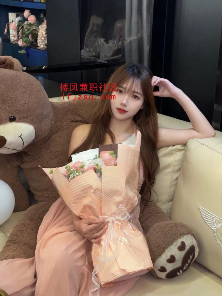 粉嫩清纯小妹