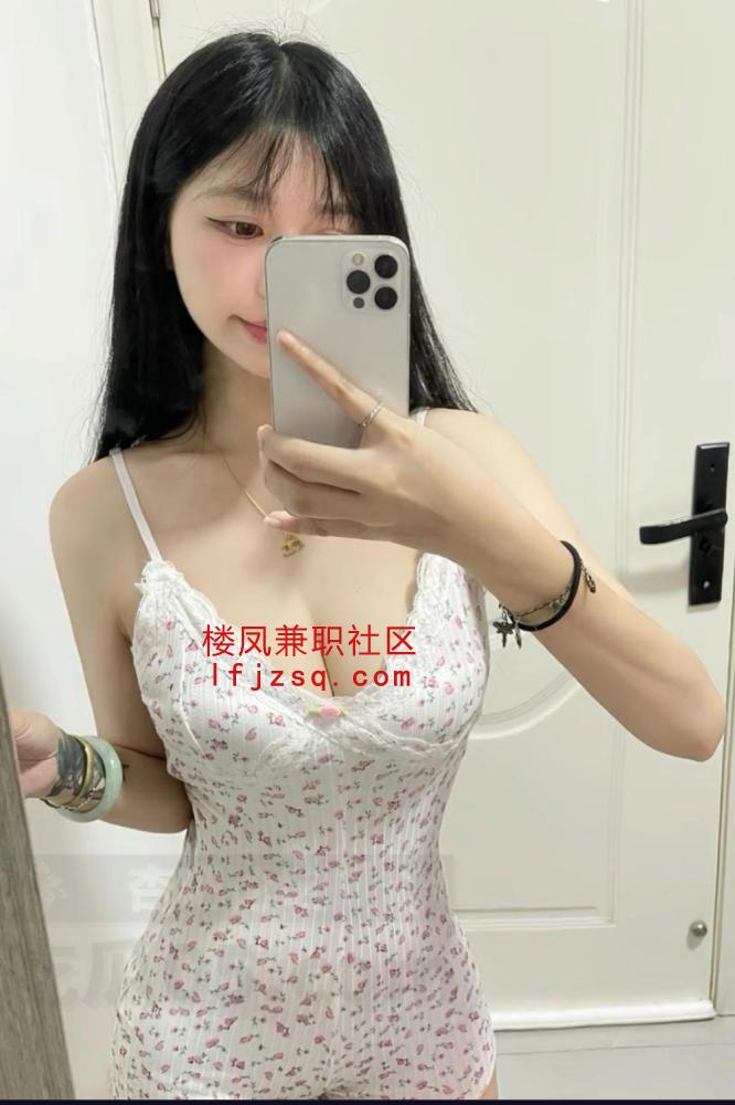 舌吻清纯嫩妹