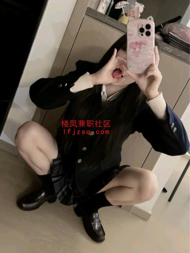 广州极品长腿白皙身材尤物妹妹，白丝顶级足交技巧高超。