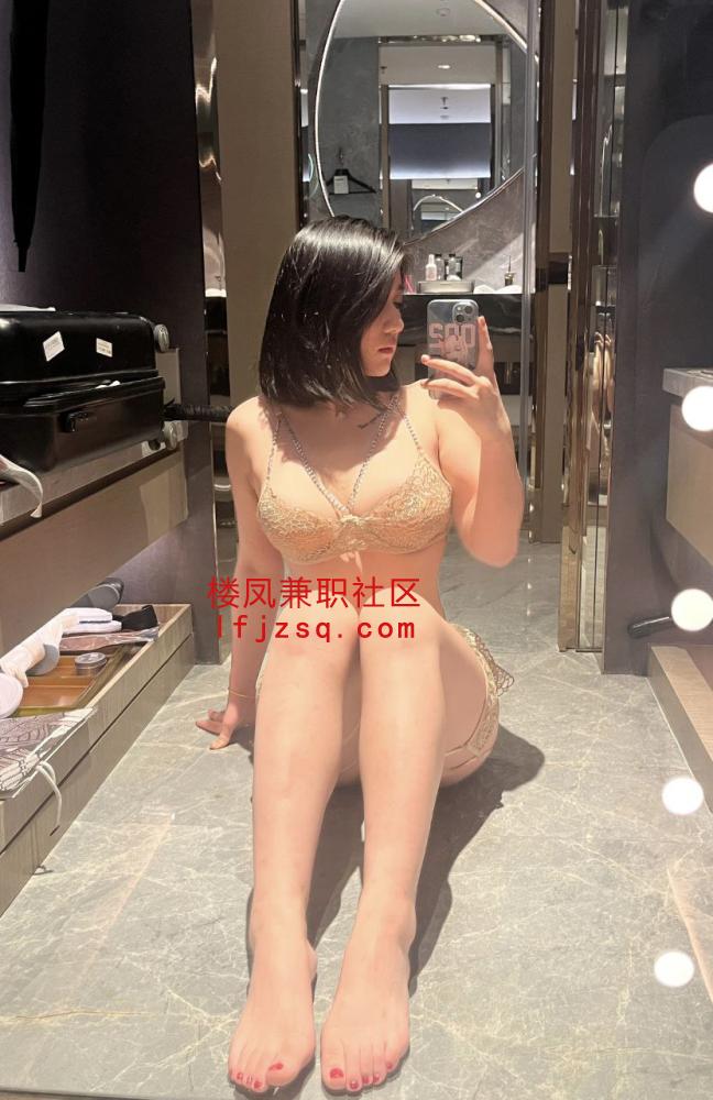 大奶小母狗会潮喷喜欢深喉