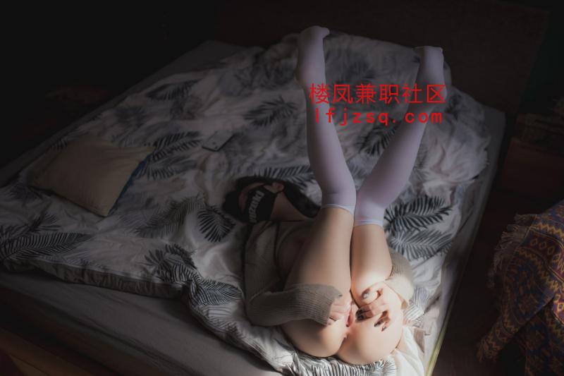 粉嫩逼紧致淫水多性欲强兼职学妹