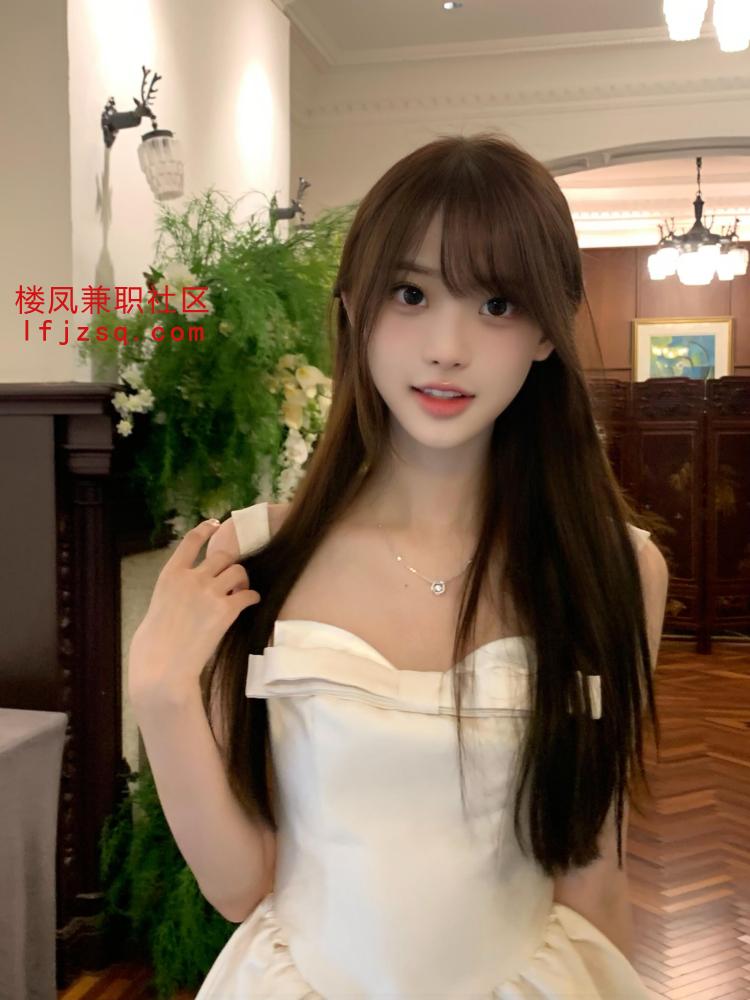 南宁性感尤物，一线天嫩妹子