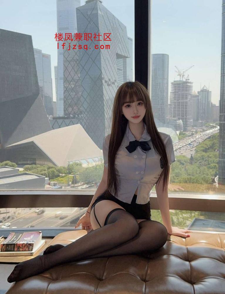 00后大长腿自己做，粉嫩超漂亮