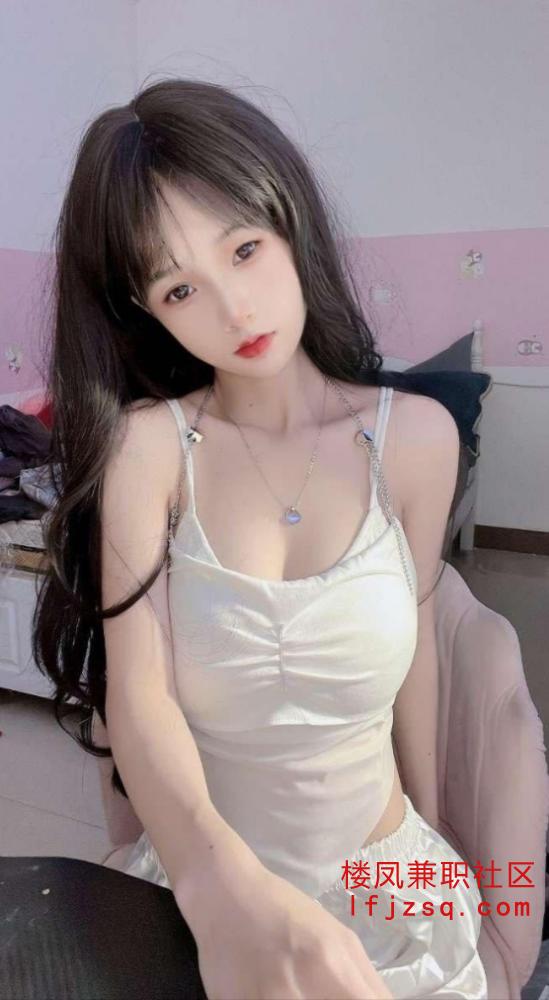 巨乳学生妹刚破处不久童颜巨乳又粉嫩紧