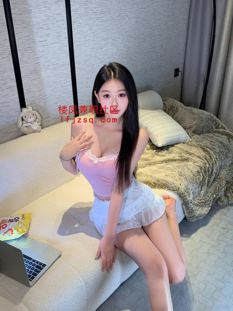 新乡娇躯灵动奶大水多十分诱人小妖精