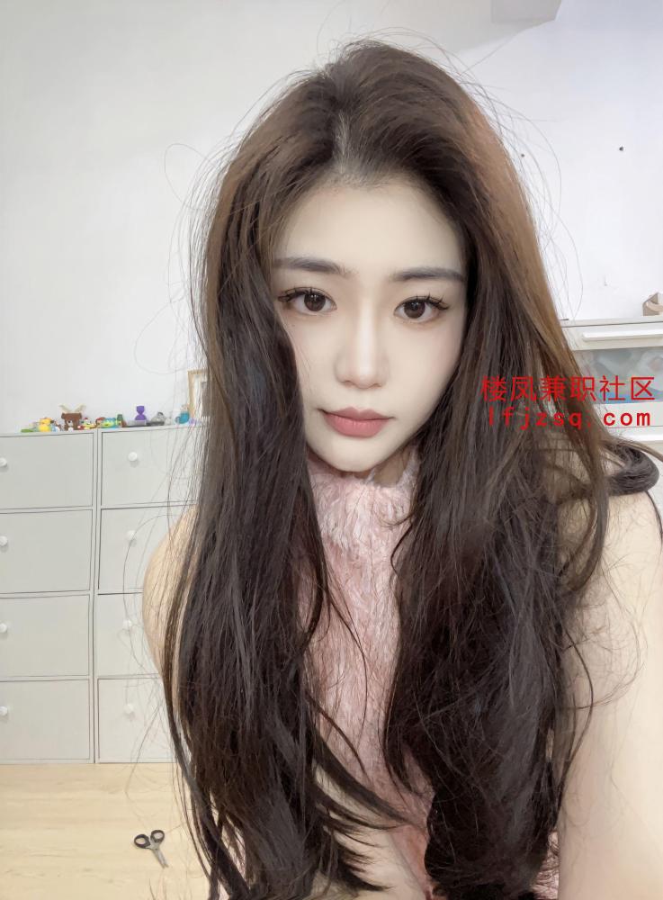 服务系嫩妹舔遍全身口爆超棒