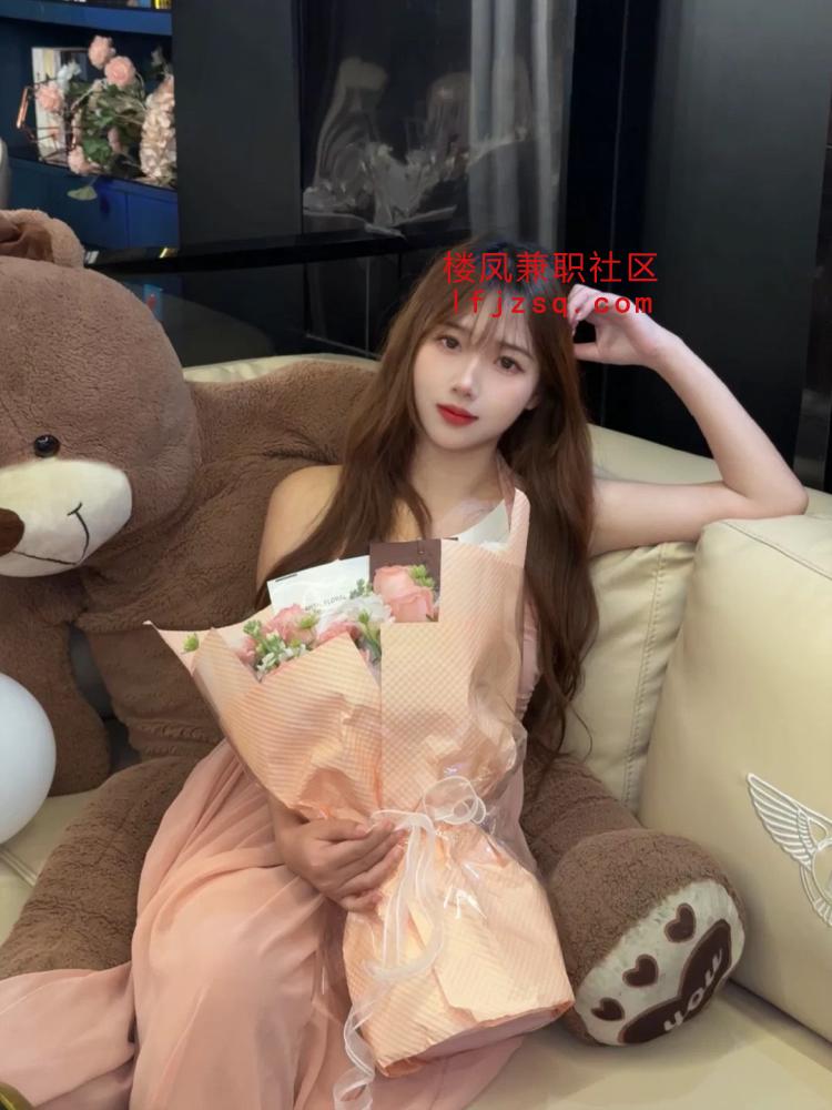 清纯甜美嫩妹三点粉嫩