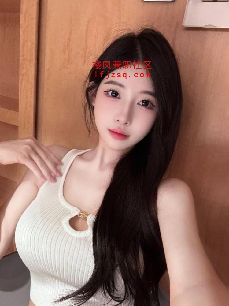 白嫩肌肤黑丝诱惑