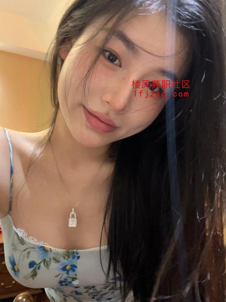 肤白粉嫩多水妹子