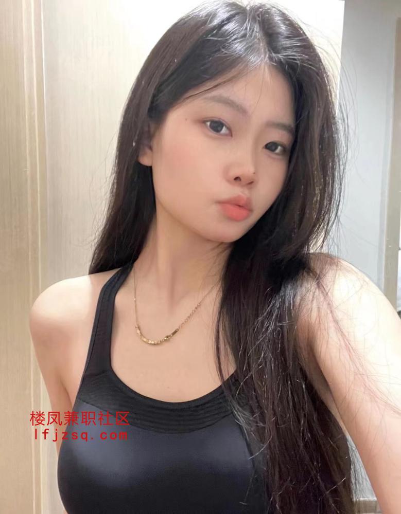 白嫩纯欲性感丰满小姐姐