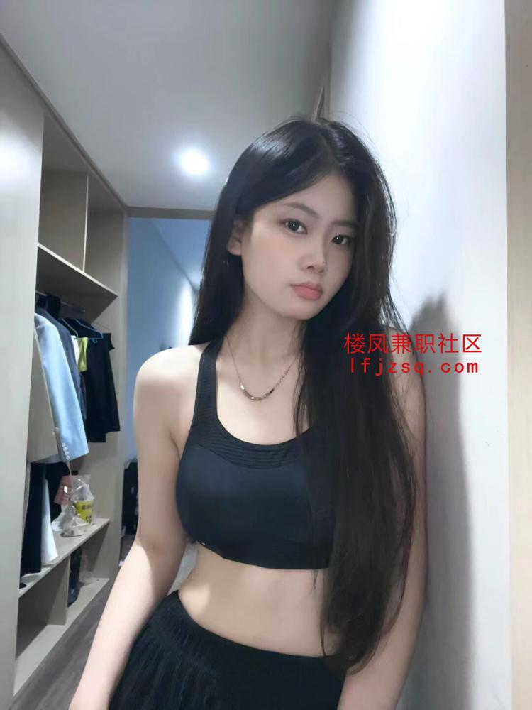 白嫩纯欲性感丰满小姐姐