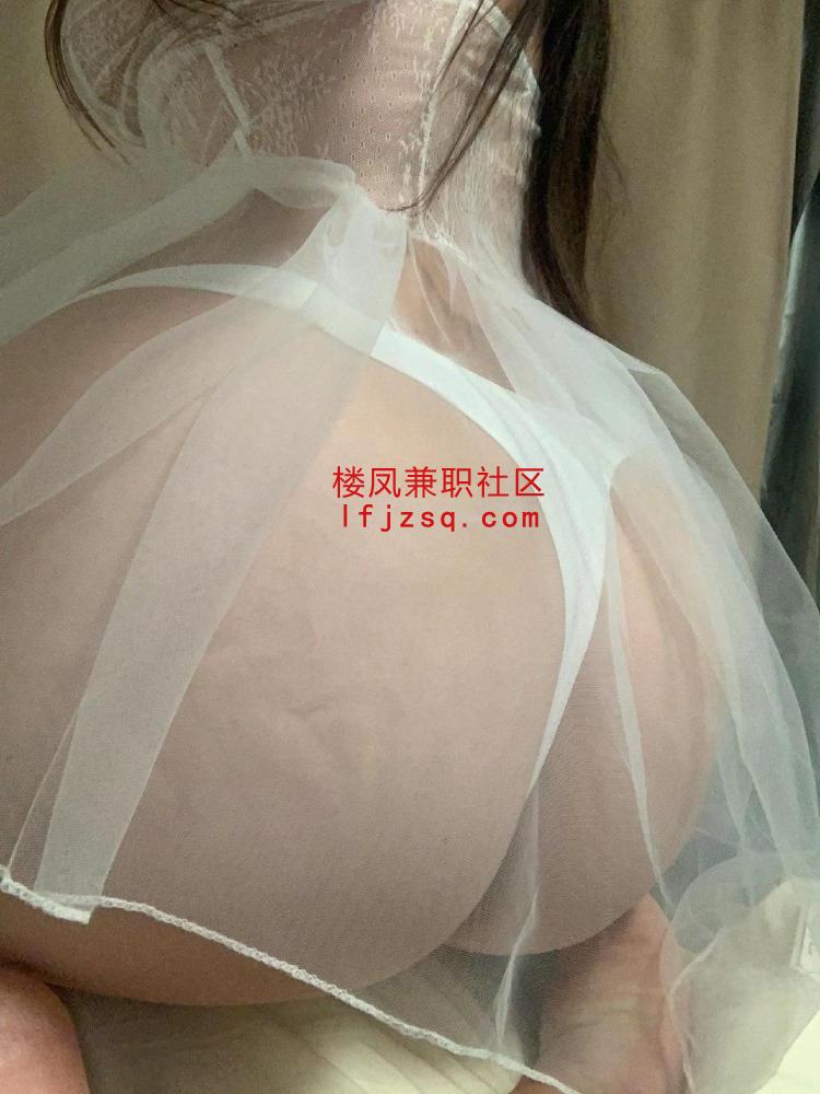 乌鲁木齐极品00后兼职刚下海学生妹可内射（有体检报告）